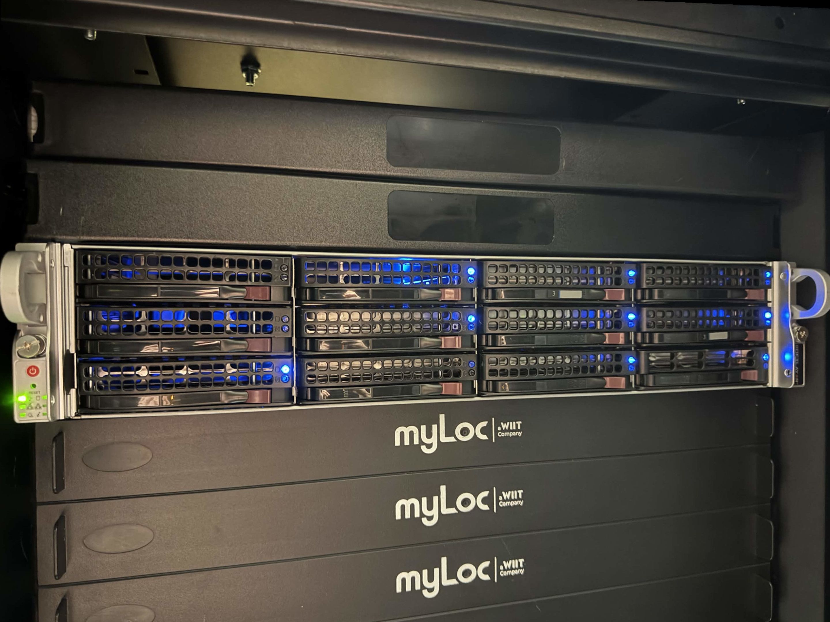 myLoc Datacenter - Storage Server Front